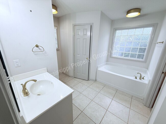 Building Photo - 3BR/2BA Home For Rent