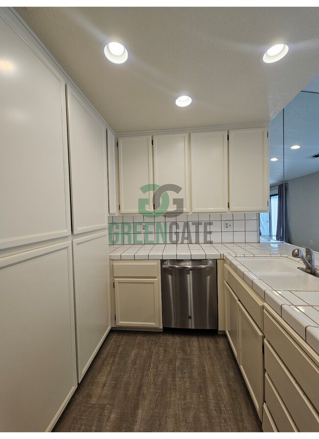 Building Photo - 1108 Cedar Creek Dr
