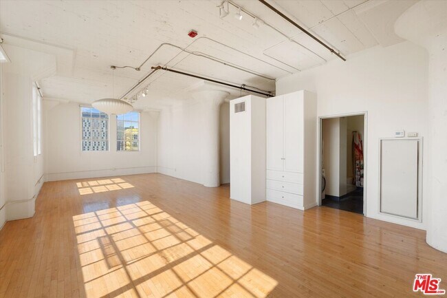 Building Photo - 420 San Pedro St