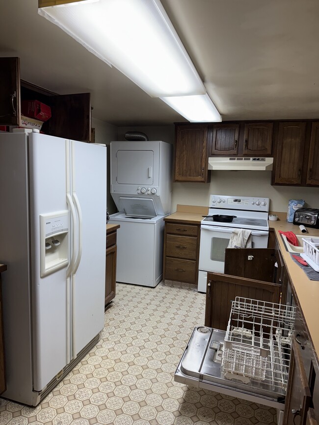 Kitchen/Laundry - 2411 Lily Langtree Ct