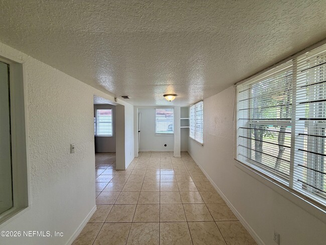 Building Photo - 5903 Droad St