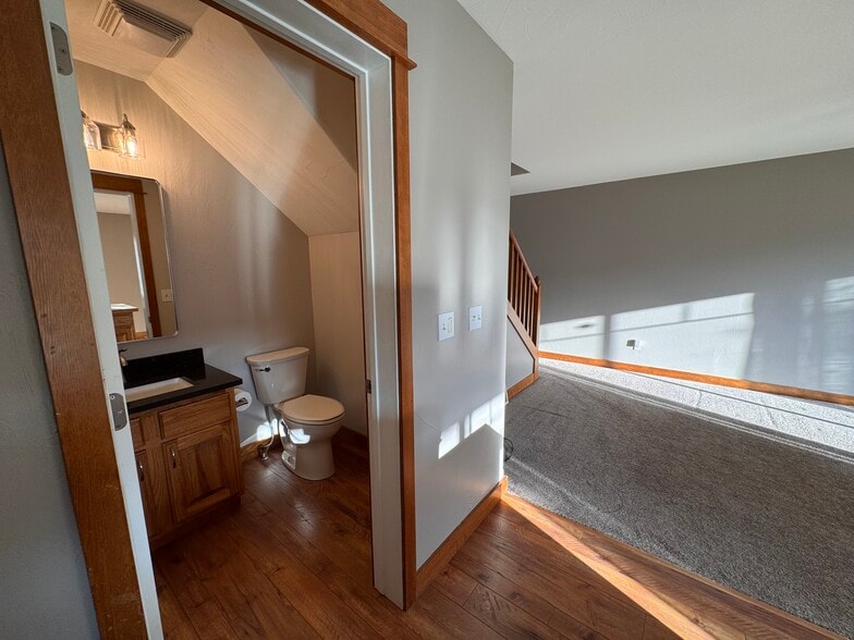 Half Bath - 5485 Glenellen Dr