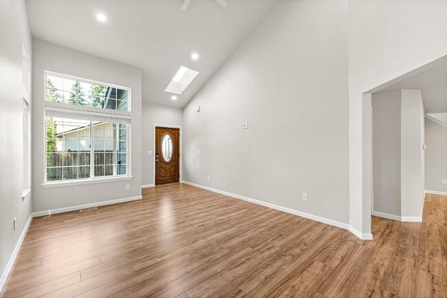 Building Photo - Updated 3 Bed Home for Rent in Lacey | Vau...
