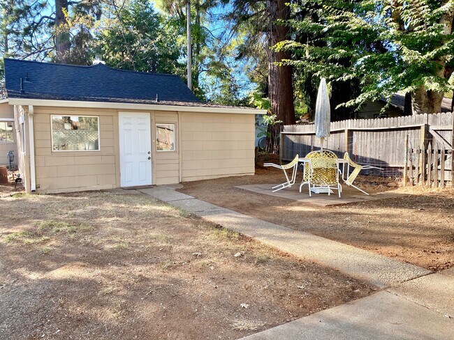 Building Photo - 10217 Ridgeview Dr