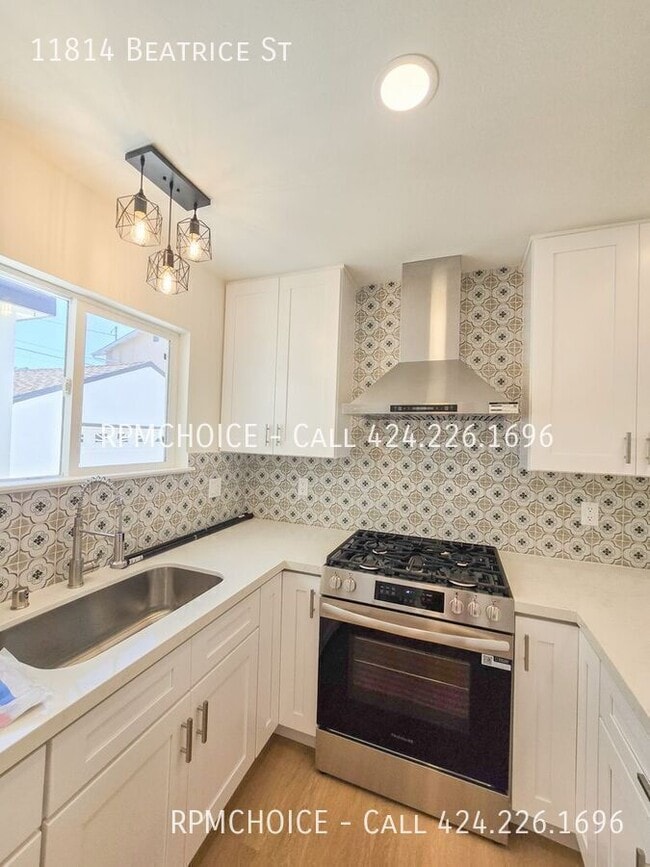 Building Photo - 11814 Beatrice St