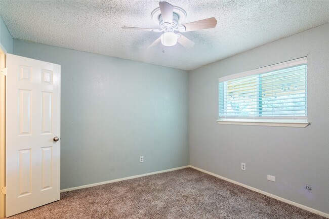 Building Photo - 4015 Postwood Dr