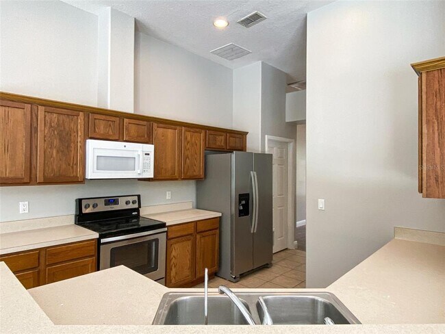 Building Photo - 3018 Lakewood Pointe Dr