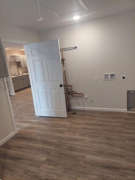 Building Photo - 1313 Elm St