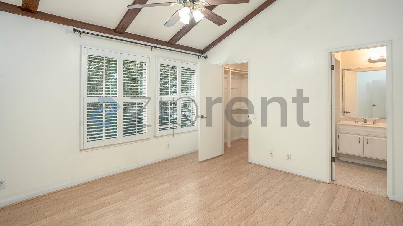 Building Photo - Unit