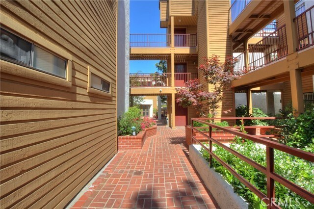 Building Photo - 400 N Louise St