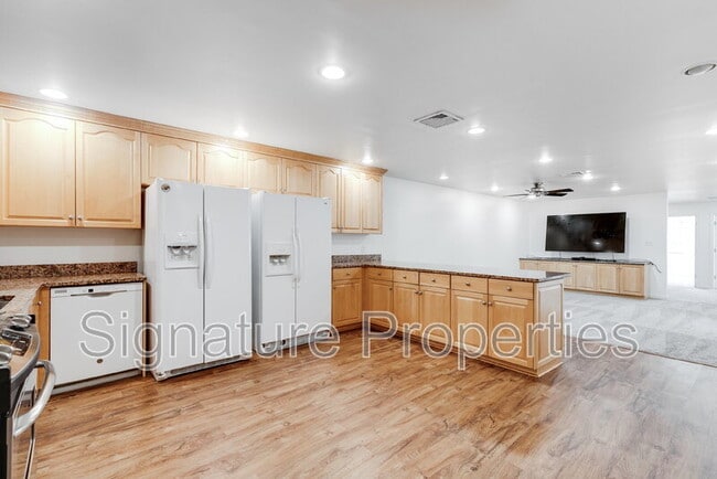 Building Photo - 2312 W Cary St