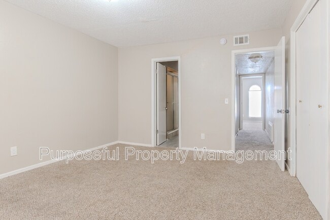 Building Photo - 6814 Lancer Ln