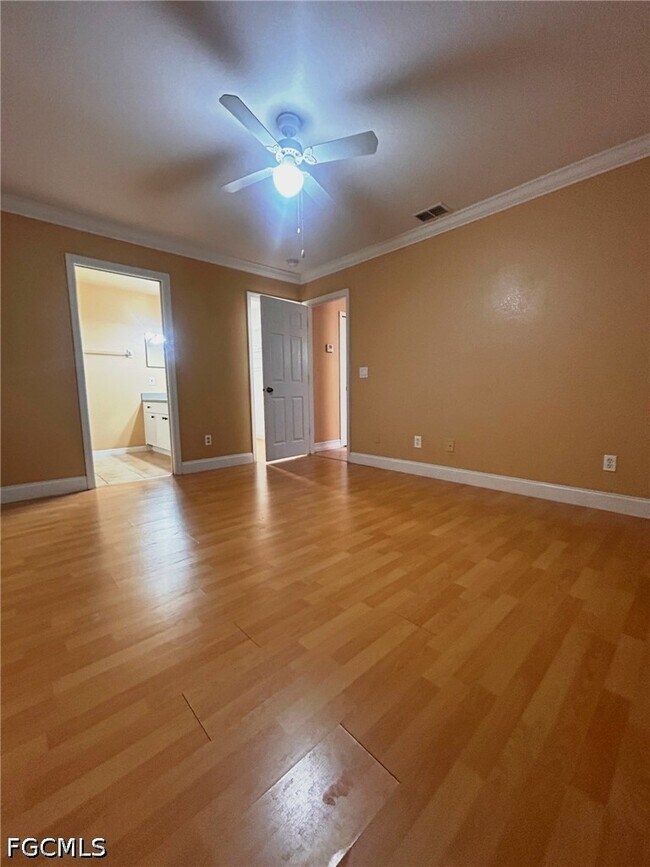 Building Photo - 1045 NE 40th Terrace