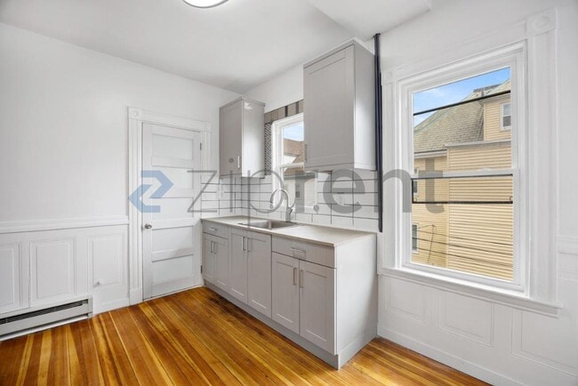 Building Photo - 16 Penhallow St