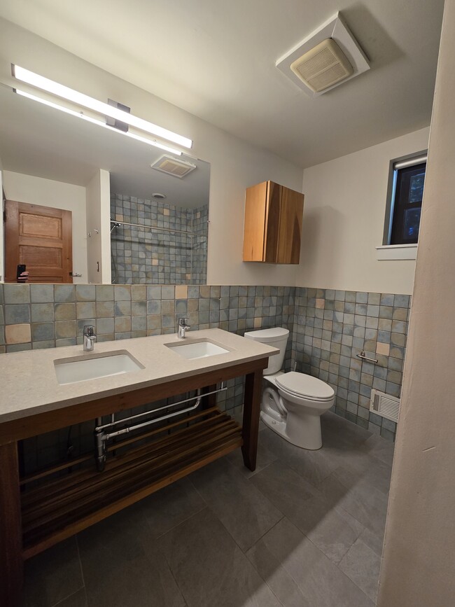 Full bath with shower/tub and double vanity. - 862 N Lawrence St