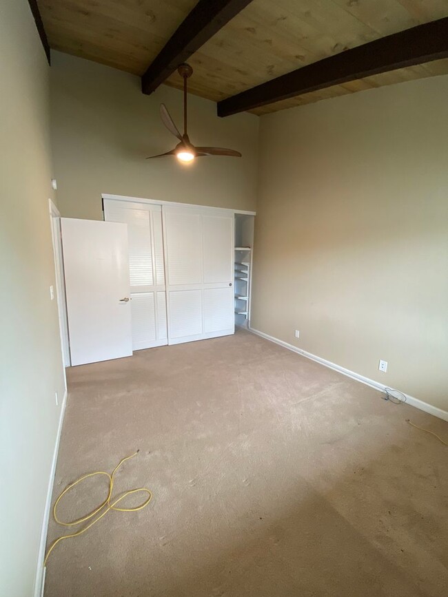 Building Photo - 2 bed 2 bath Condo nestled in the Parkview...