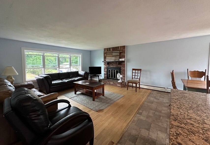 Primary Photo - 33 Greene Ln
