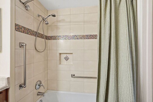 Building Photo - Charming Furnished, 55+ Community in Green Valley!