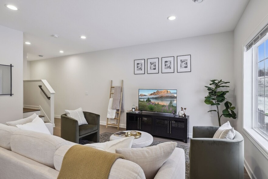 Building Photo - 2460 Cedarwood Ln