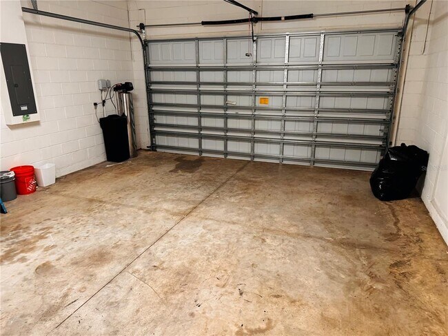 Building Photo - 2071 Sola Vista Ave