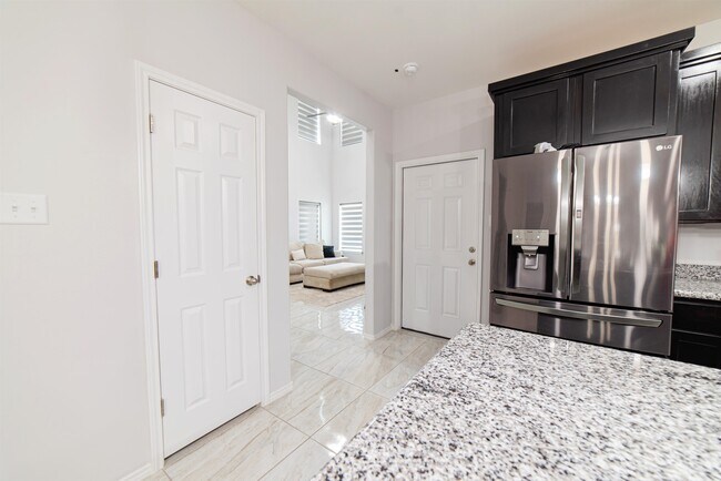 Building Photo - 5405 Jersey Dr