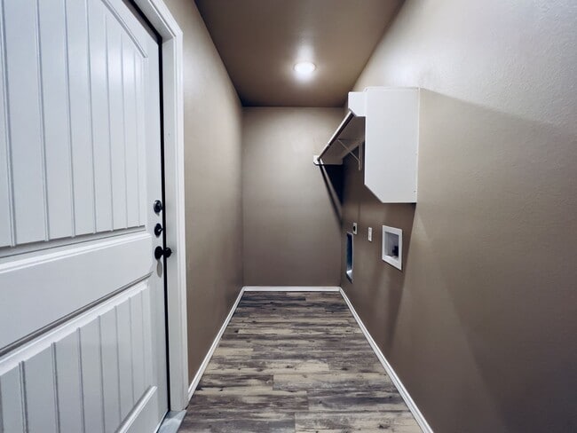 Building Photo - Cozy 3 Bedroom Home