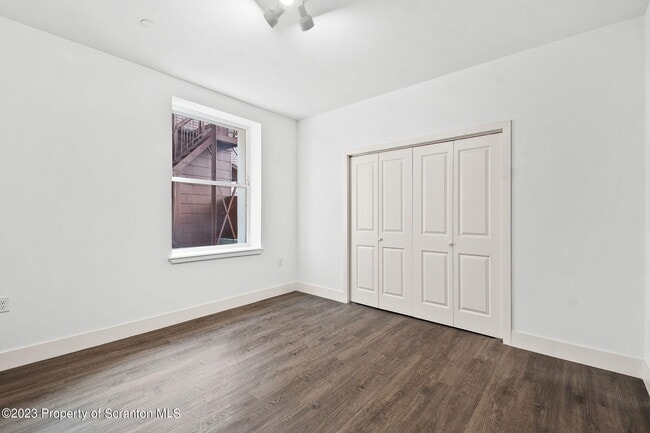 Building Photo - 19 W River St