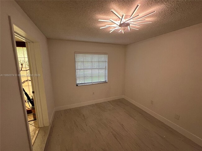 Building Photo - 9501 E Calusa Club Dr