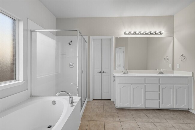 Building Photo - 3828 Confidence Dr