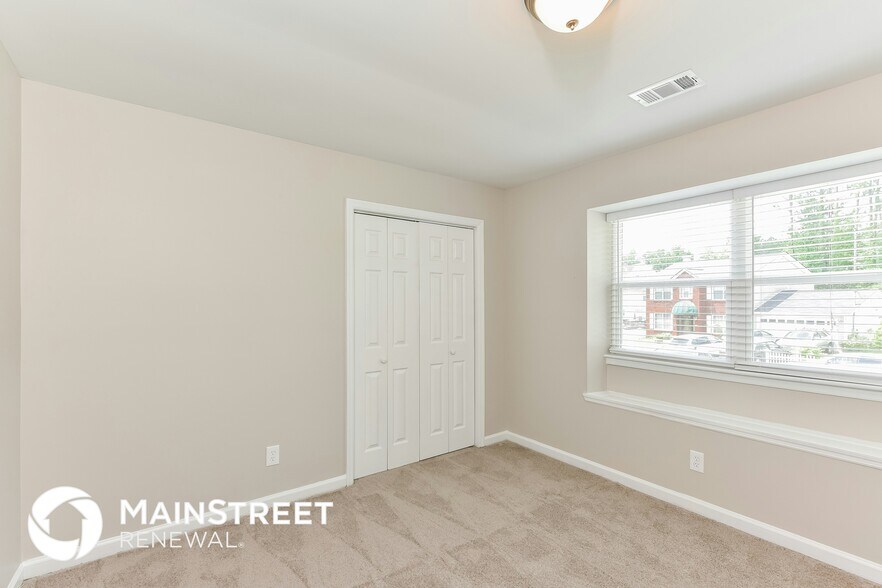 Building Photo - 738 Stonebridge Way