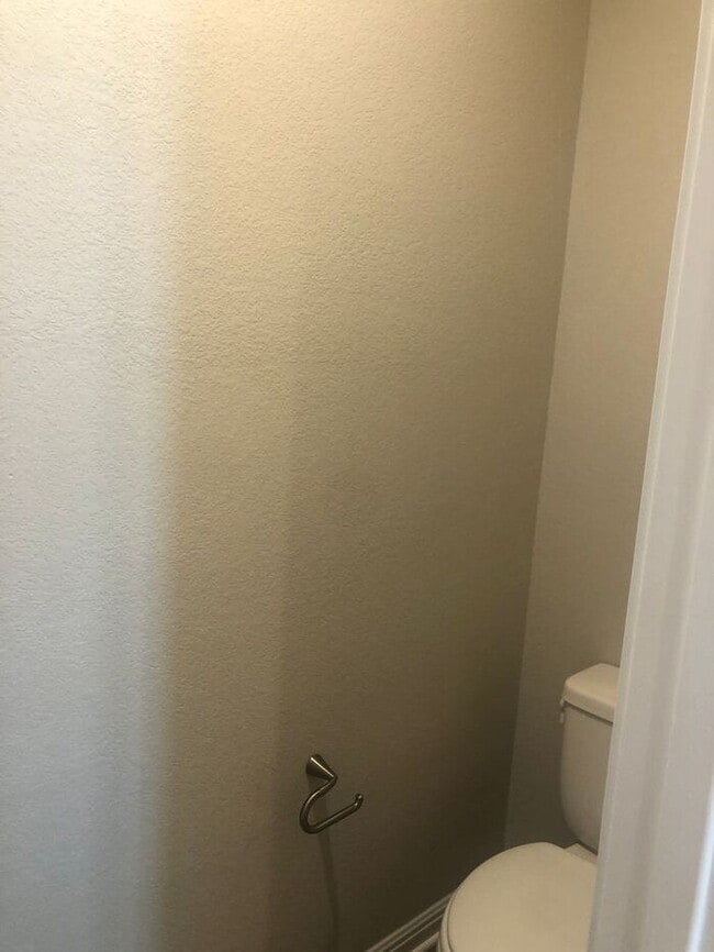 Building Photo - -=Available April 2026=-  4BR/2BA w/ Fenced Yard + Covered Parking in Hutto, TX