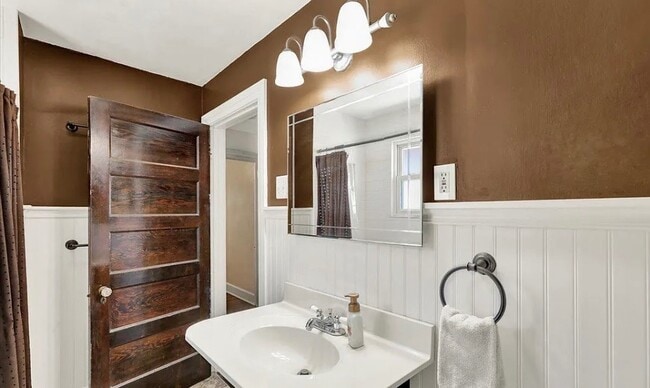 Building Photo - 813 N Franklin St