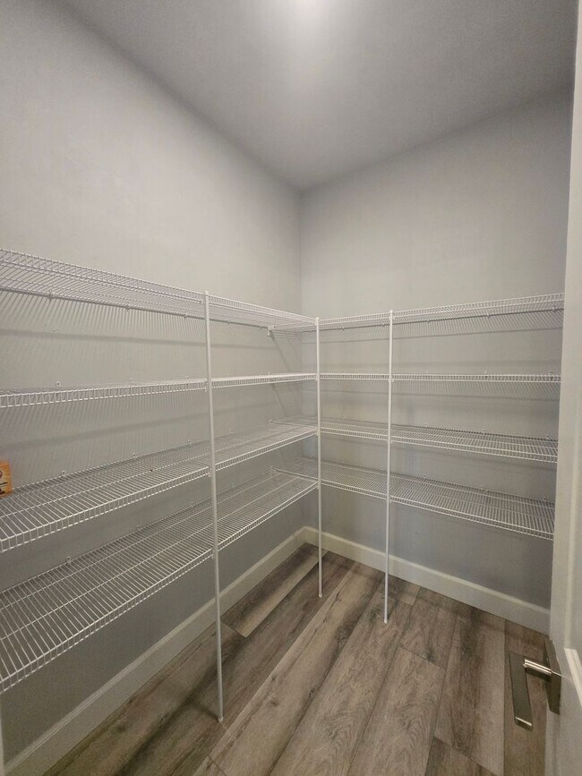 Building Photo - Beautiful 3-Bedroom, 2.5 Bath Home in Desi...