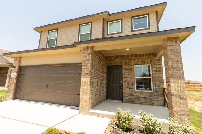 Building Photo - Like New Home, Tons of Space!!!