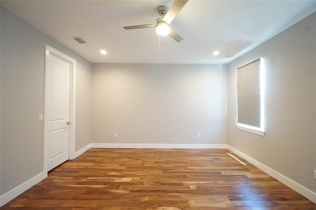 Building Photo - 4910 W McElroy Ave