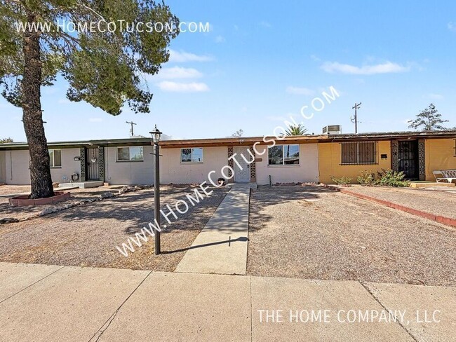 Building Photo - 1430 E Iowa Dr
