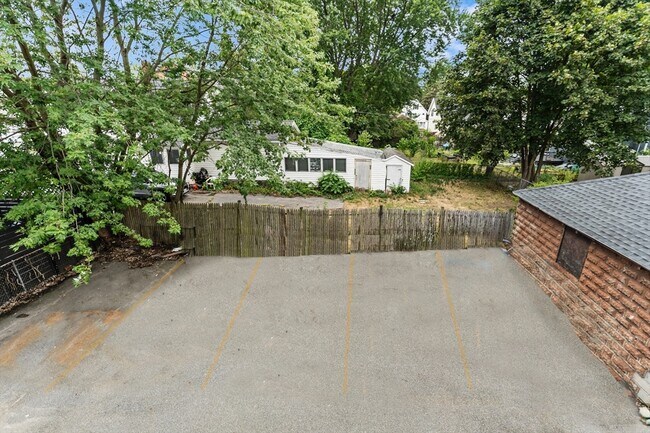 Building Photo - 42 Almont St