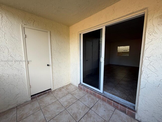 Building Photo - 253 S Cypress Rd