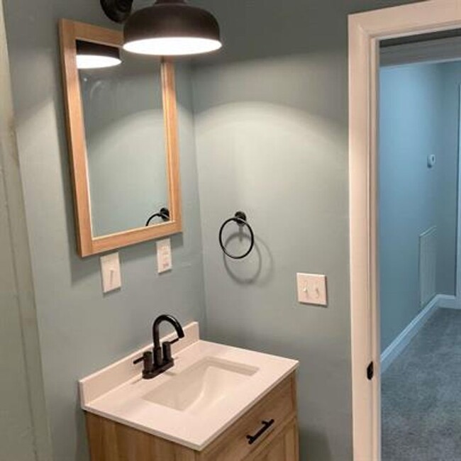 Building Photo - For Rent – 3 Bed, 1 Bath Home in Bristol, ...