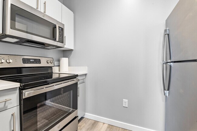 Building Photo - 95 Broadway-SI ID1240366P