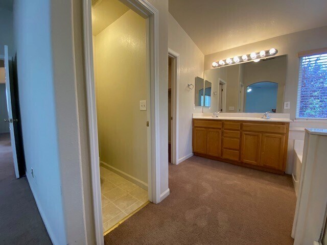 Building Photo - Beautiful and spacious 3-bedroom, 2.5-bathroom home with loft/den in E