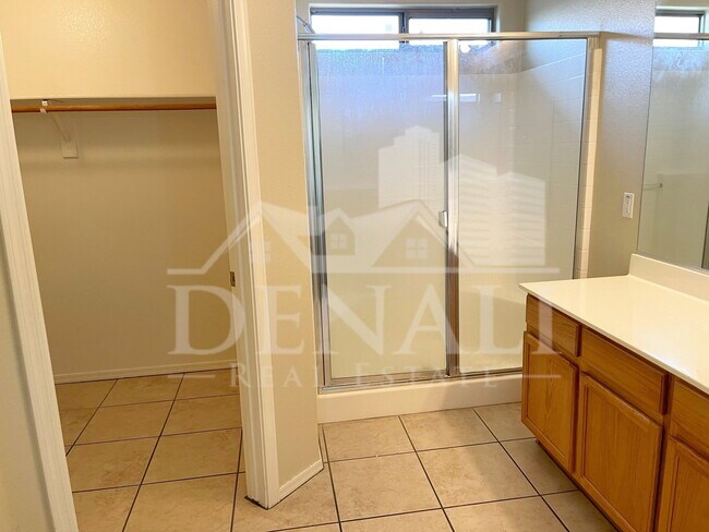 Building Photo - 7220 S 55th Dr