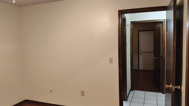 Building Photo - 2706 5th Ave