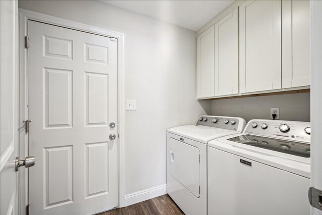Building Photo - 6225 Ranier Way