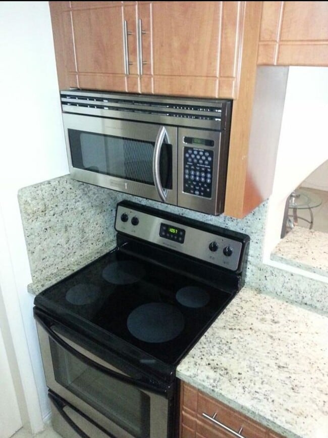 Building Photo - 1725 James Ave