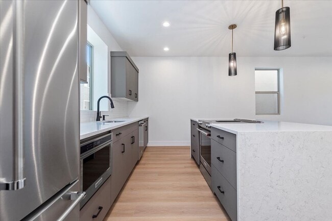 Building Photo - BRAND NEW 3 bed 3.5 bath townhouse