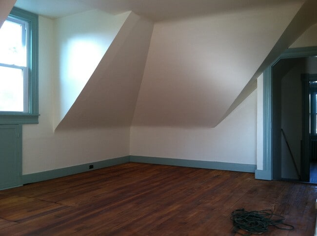 Bedroom 1 - 42 Bloomsbury Ave