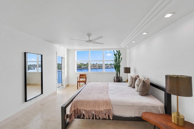 Building Photo - 511 Bayshore Dr