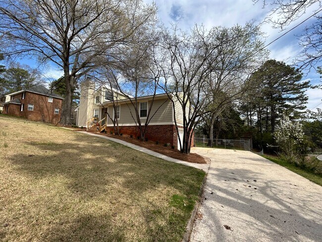 Building Photo - 29 Arrowhead Dr SE