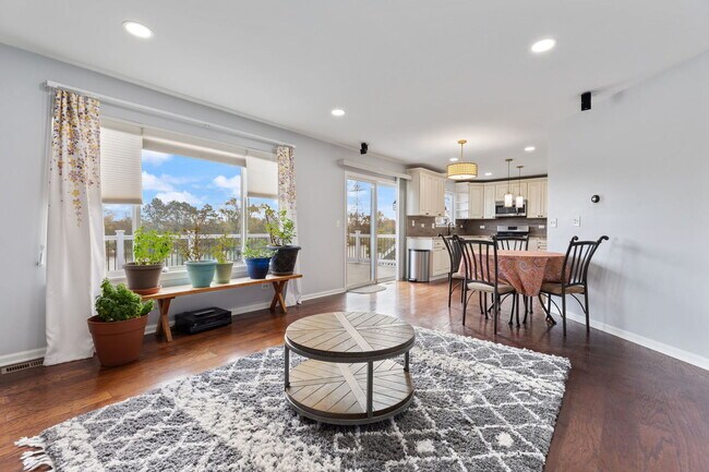 Building Photo - 3144 Bennett Pl